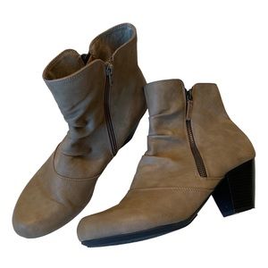 RIALTO Taupe Zippered Short Boots Size 10